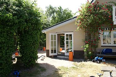 Aanbouw serre met terras en zwembad
