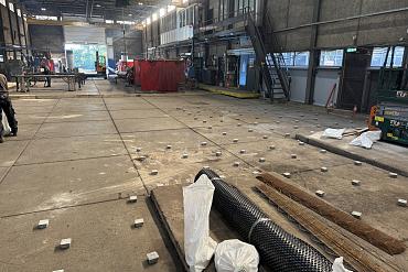Maken van nieuwe vloer productie hal