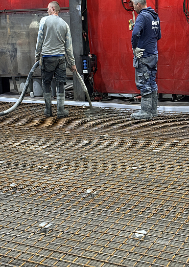 Maken van nieuwe vloer productie hal