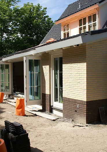 Aanbouw serre met terras en zwembad