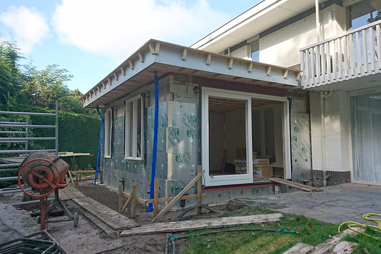 Aanbouw slaapkamer en badkamer begane grond