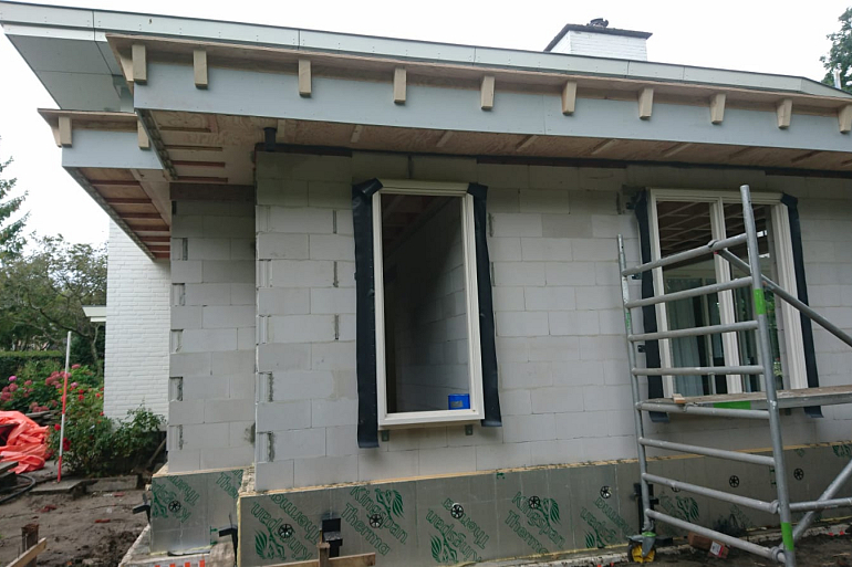 Aanbouw slaapkamer en badkamer begane grond