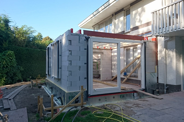 Aanbouw slaapkamer en badkamer begane grond