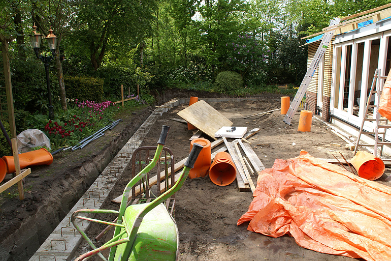 Aanbouw serre met terras en zwembad